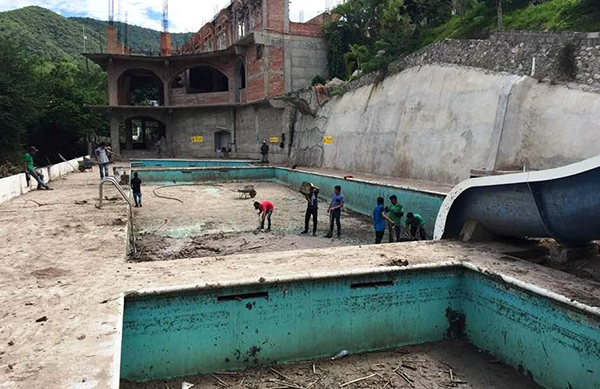 Conagua desatiende daños causados por el desbordamiento de río en Alpoyeca