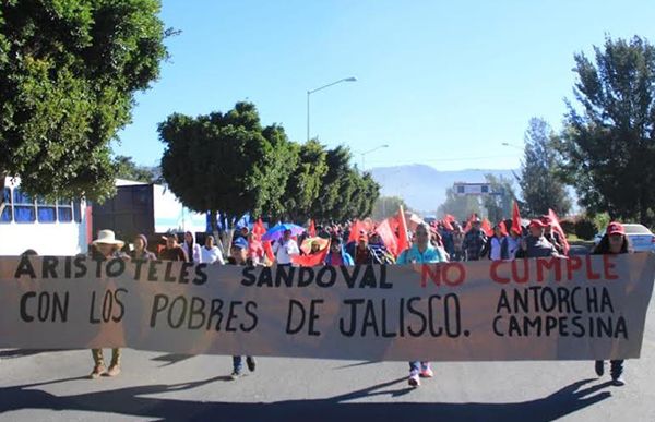 En el marco del 108 aniversario de la Revolución Mexicana, antorchistas exigen cumplimiento de acuerdos