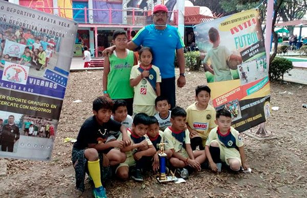 Equipo infantil antorchista triunfador en torneo  de Iztacalco