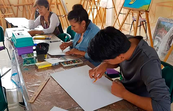 Responsable de la Comisión Cultural en CDMX imparte curso de pintura en el Regional Centro I