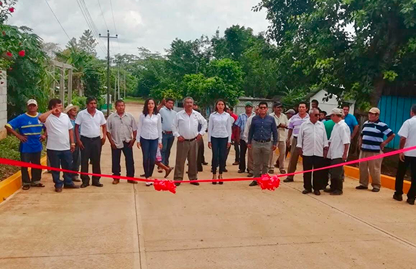 De la mano de Antorcha, istmeños logran pavimentación