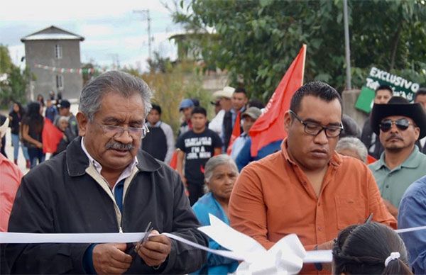 Peña Colorada celebra la pavimentación de la calle San Luis Potosí