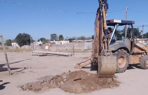 Reparan drenaje roto en la colonia Tres Reinas