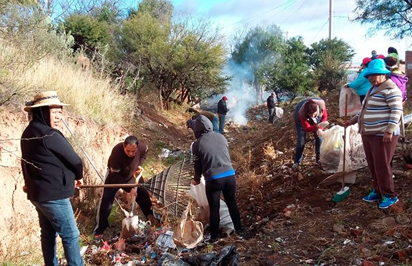 Gobierno de Trancoso y Movimiento Antorchista realizan jornada de limpieza en Barrio Cantera