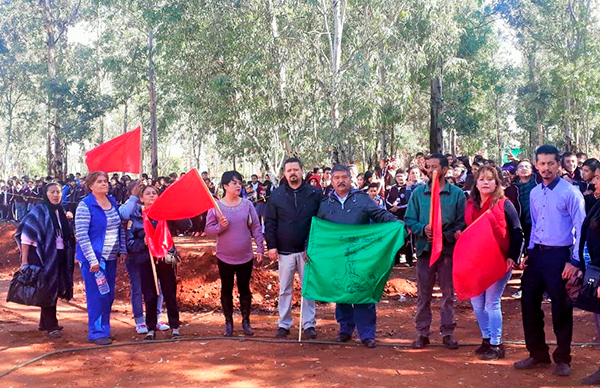  Inició construcción de cancha empastada lograda por Antorcha en Secundaria Técnica de Fresnillo