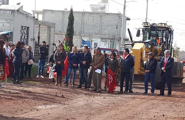 Avanza pavimentación en colonia antorchista de Tizayuca 