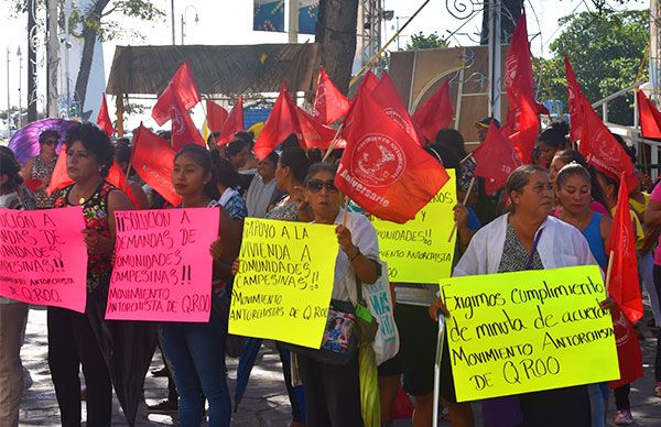 Marchan antorchistas para exigir respuesta a pliego petitorio