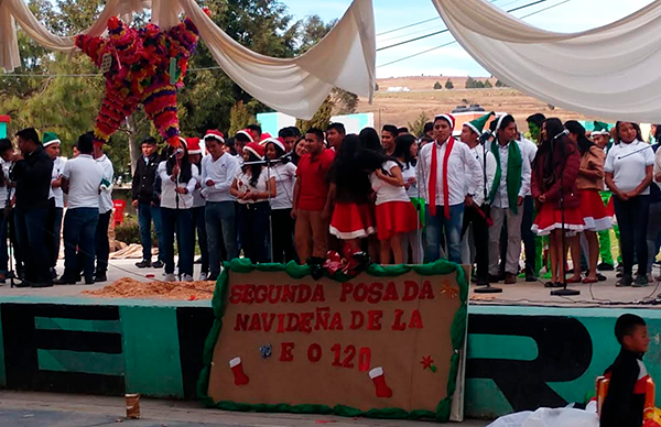 Con villancicos navideños festejan alumnos y docentes de la EPO 120