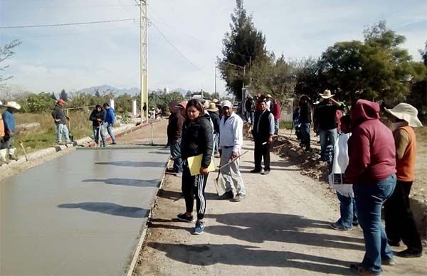 Supervisan avance de pavimentación en Alfajayucan