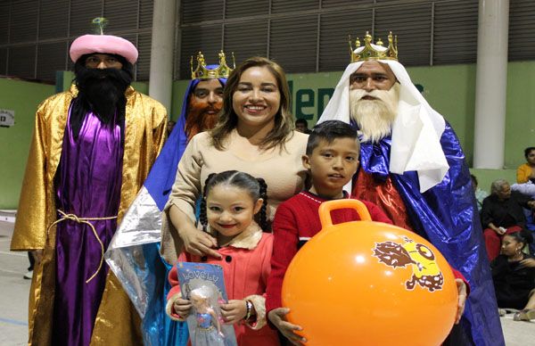 Antorcha realiza festival de Día de Reyes en Córdoba