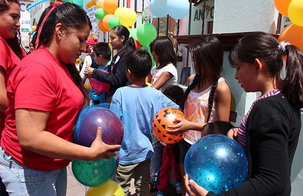 Magisterio antorchista de Chimalhuacán alista festejo por el día de reyes