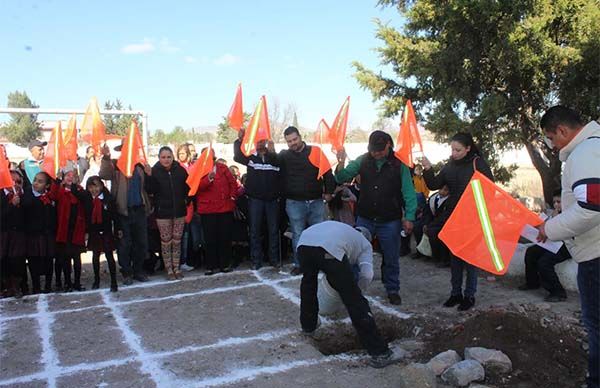 Ayuntamiento de Charcas rehabilita espacios sanitarios de escuela 