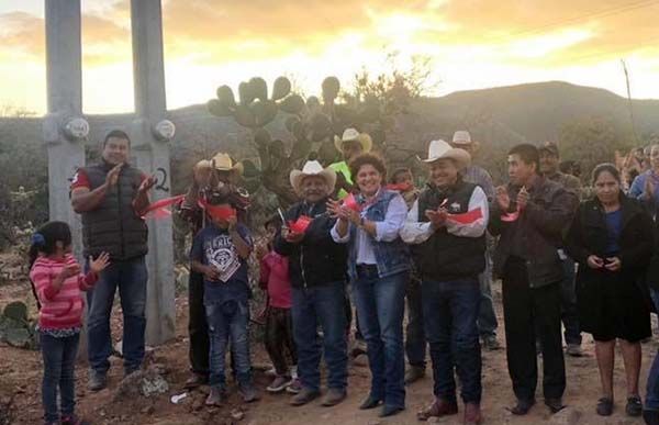 Antorcha inaugura ampliación de red eléctrica en Ahualulco