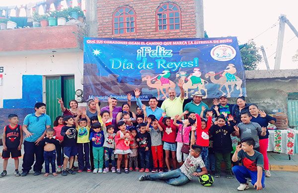 Festeja Antorcha el tradicional Día de Reyes en Jacona