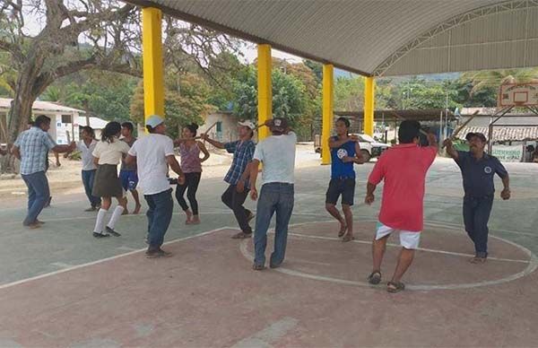 Bailarines de Ometepec se alistan para participar en Espartaqueada Cultural 