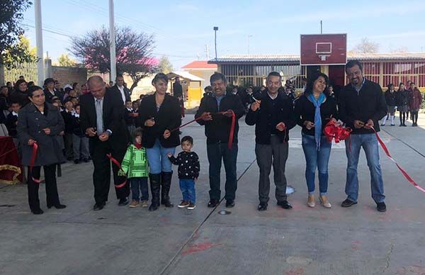 Inauguran domo logrado por Antorcha en escuela de El Salto 