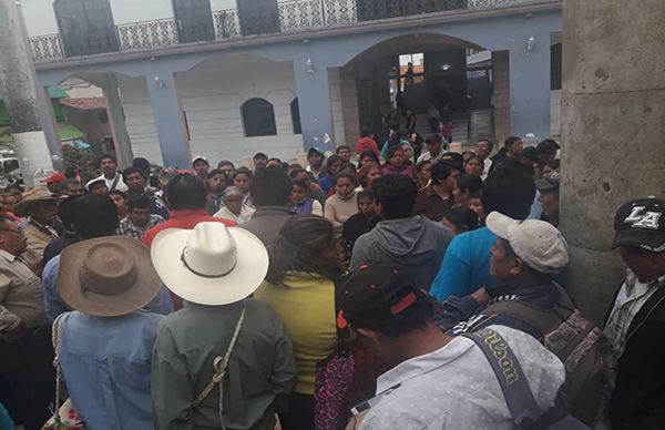 Campesinos de Tantoyuca entregan pliego petitorio a alcalde