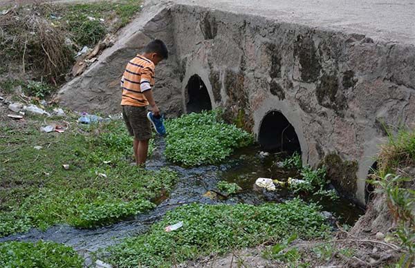 Interapas  y municipio niegan pipas de agua a Escalerillas 