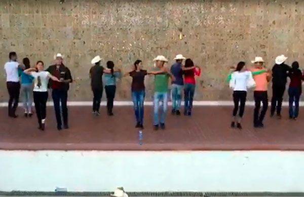 Grupos de danza y baile de Sonora preparan vestuarios para evento cultural