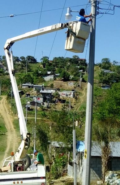 Logran alumbrado público para la colonia unidad antorchista