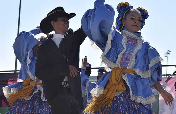 Abanderamiento de la delegación coahuilense rumbo a la Espartaqueada Cultural 