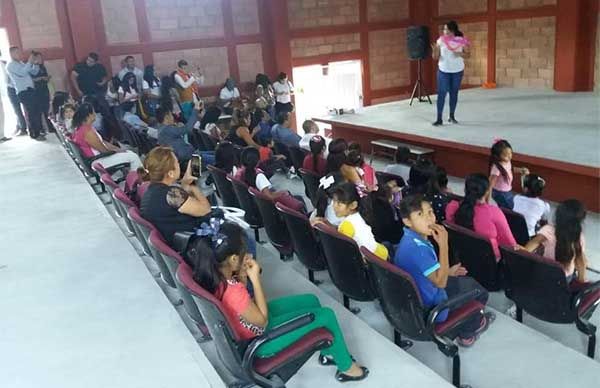 Estudiantes de Derecho de la UAGro realizan simulacro de campaña