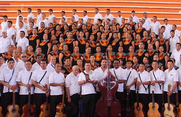 Ganan Huitzilan y Tecomatlán primer lugar en rondalla