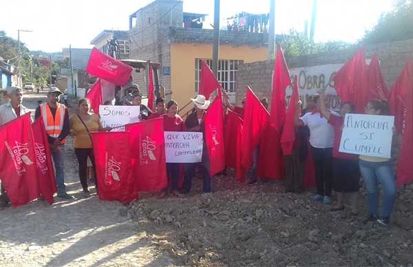 Empedrado ahogado para Zapotanito gracias a la gestión de Antorcha