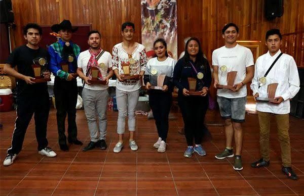 Obtiene Puebla primer lugar en baile folclórico