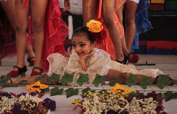 Infantes demuestran sus habilidades en el baile   