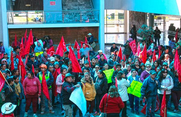 Se manifiestan antorchistas en Tijuana; piden solución a demandas