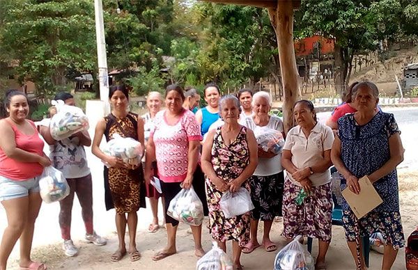 Entrega Antorcha despensas en Manzanillo