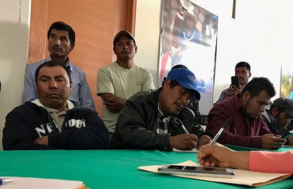 Autoridades y campesinos Mixtecos acuden al INPI para exigir la ejecución de obras