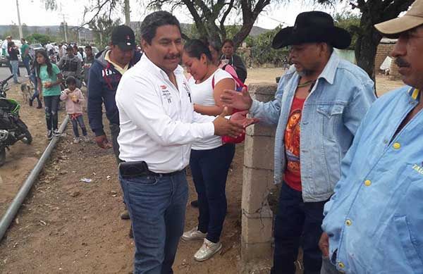 Rafael Pérez Rojas gestiona obras en la Comisión Estatal del Agua