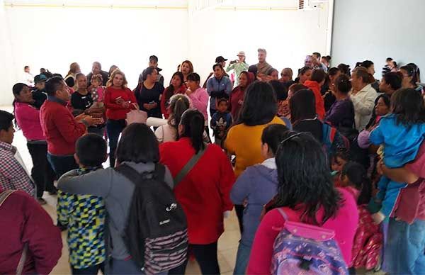 Denuncian maniobras del gobierno del estado para dejar sin escuela a niños de Punta Oriente