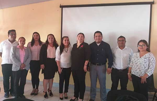 Reciben docentes de Tecomatlán conferencia de Enseñanza del Español