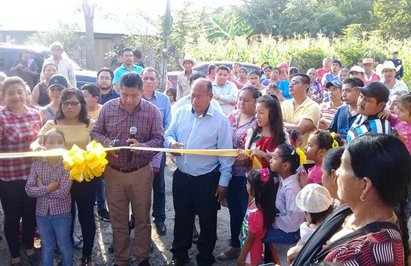 Rehabilitan escuela en Ixcatepec