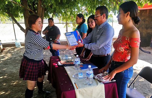 Reflexionan jóvenes en la elección de una profesión