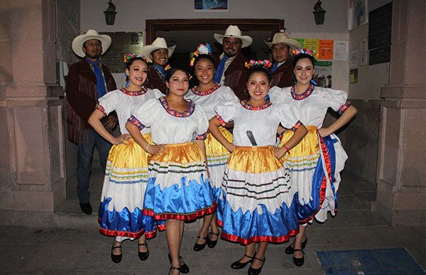 Debuta el grupo del ballet folclórico antorchista en el municipio de Charcas