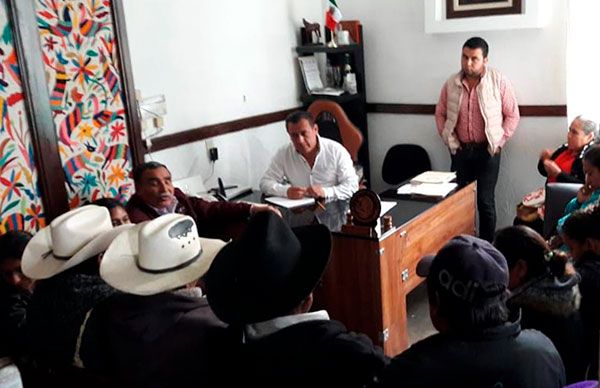 Acude comisión a presidencia municipal de Tenango