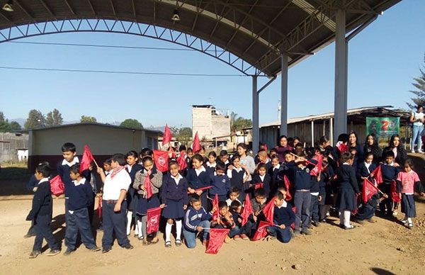 Finaliza electrificación en primaria de Uruapan, logro de la comunidad antorchista