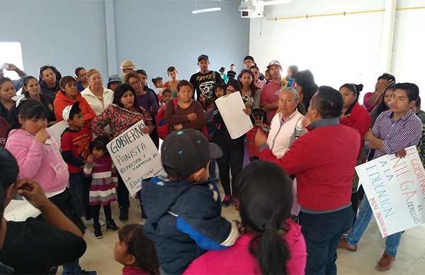 Autoridades de Educación, cerrados a reconocer escuela en funciones  