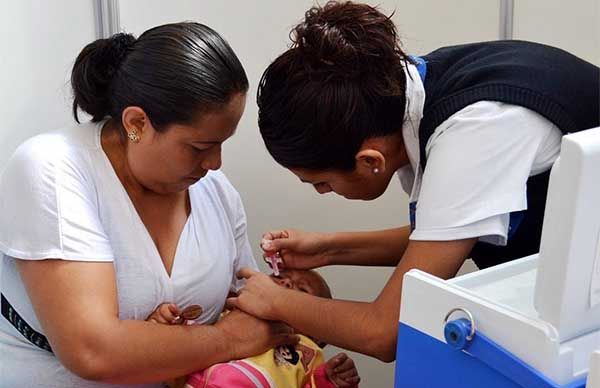 Avanza semana de vacunación y campaña de salud visual en Mexquitic