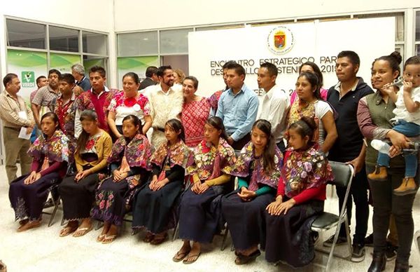 Jóvenes zinacantecos en el Congreso del estado