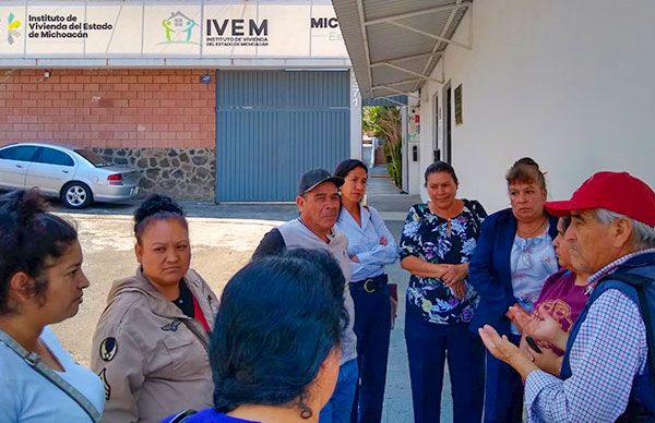 Solicitan habitantes de Queréndaro ante el IVEM terreno para sus viviendas