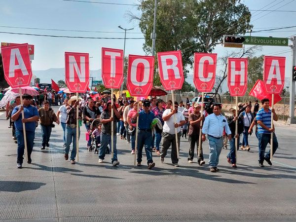 Marchan al infonavit, piden una vivienda digna