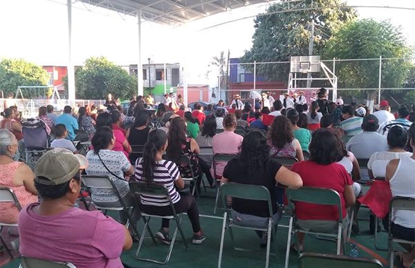 Inaugura Antorcha cancha techada en Colima