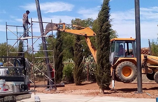 Con lucha y gestión de Antorcha, construyen domos para escuelas en Pánuco