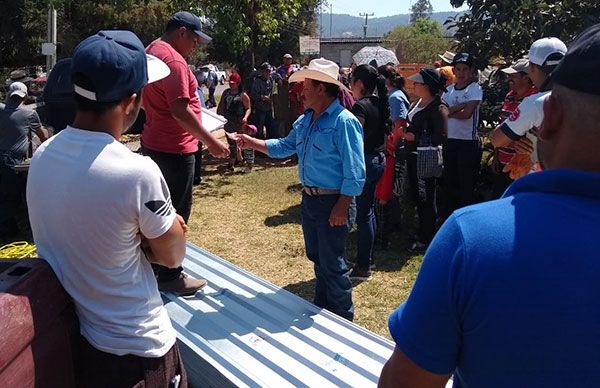 Después de un año, campesinos obtienen apoyos de láminas