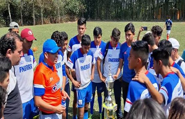 Escuelas antorchistas impulsan el deporte en los jóvenes 